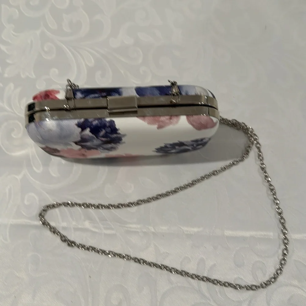 🌟3/$15🌟🎉HP🎉Lulu Thownsend Small Floral Bag - Picture 2 of 10
